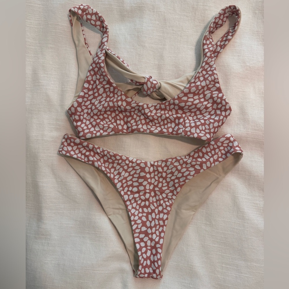 Pink And White Patterned Bikini Set - image 1